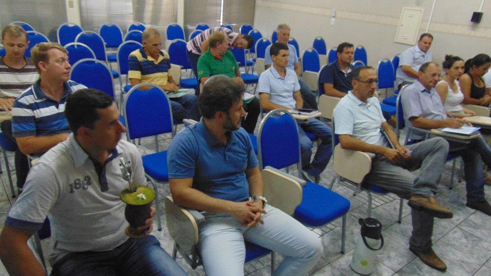 You are currently viewing Conjuntura Nacional e Regional da Agricultura é tema de debate em reunião do Colegiado de Agricultura da AMEOSC