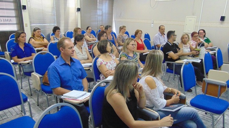 You are currently viewing Próxima etapa do Plano Municipal de Educação é tema de reunião na AMEOSC