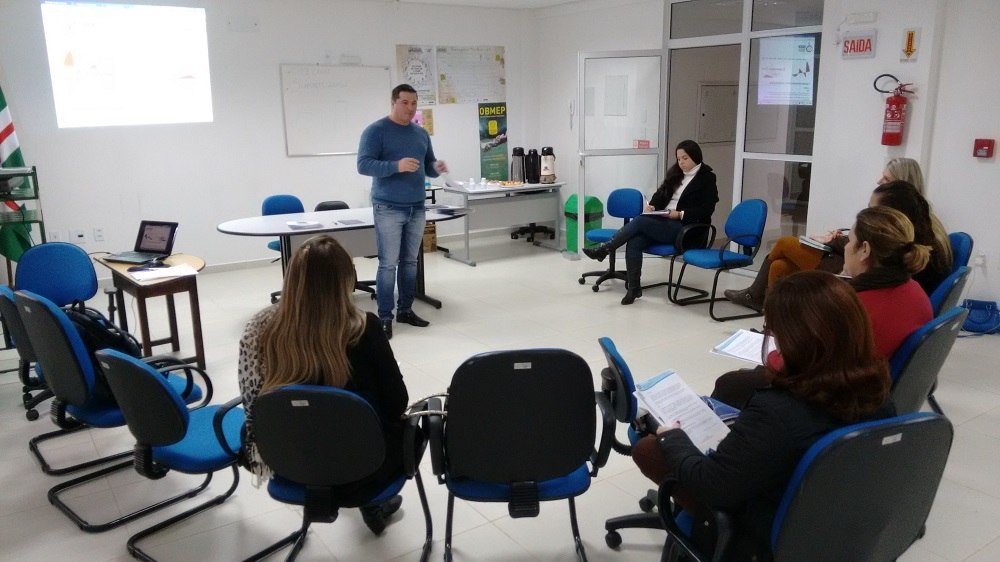 You are currently viewing FORTALECIMENTO DA ÁREA E PERÍODO ELEITORAL SÃO TEMAS DA REUNIÃO DO COLEGIADO REGIONAL DE COMUNICAÇÃO DA AMEOSC