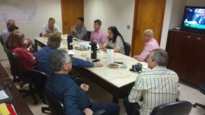 Read more about the article Representantes da AMEOSC participam de articulação com a FECAM em Florianópolis para  tratar de temas que impactam diretamente os municípios