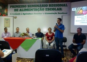 Read more about the article Presidente da AMEOSC prestigia Seminário Regional de alimentação escolar em São Miguel do Oeste