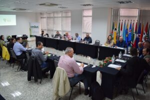 Read more about the article Temas municipalistas são debatidos por Executivos das Associações de Municípios em Concórdia