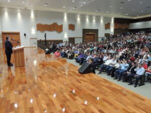 Read more about the article Mais de 800 pessoas prestigiam palestra com o governador