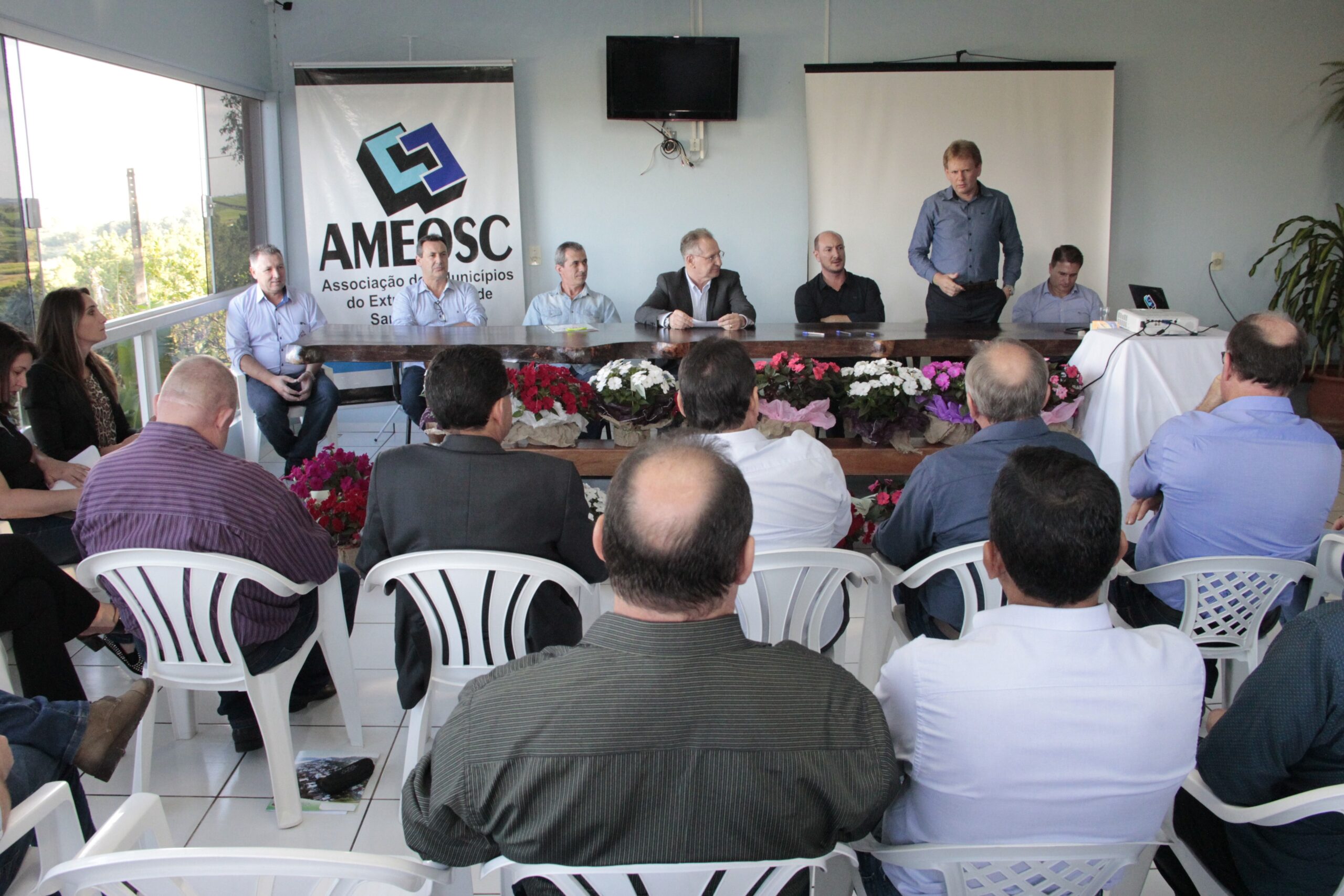 You are currently viewing Prefeitos discutem municipalização de licenciamento ambiental, situação de rodovias e congresso de agropecuária