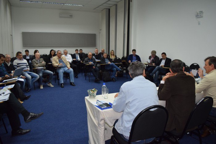 You are currently viewing Executivos das Associações de Municípios realizam reunião em Blumenau