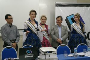 Read more about the article Soberanas da 37ª Oktoberfest de Itapiranga divulgam a festa em Assembleia da AMEOSC