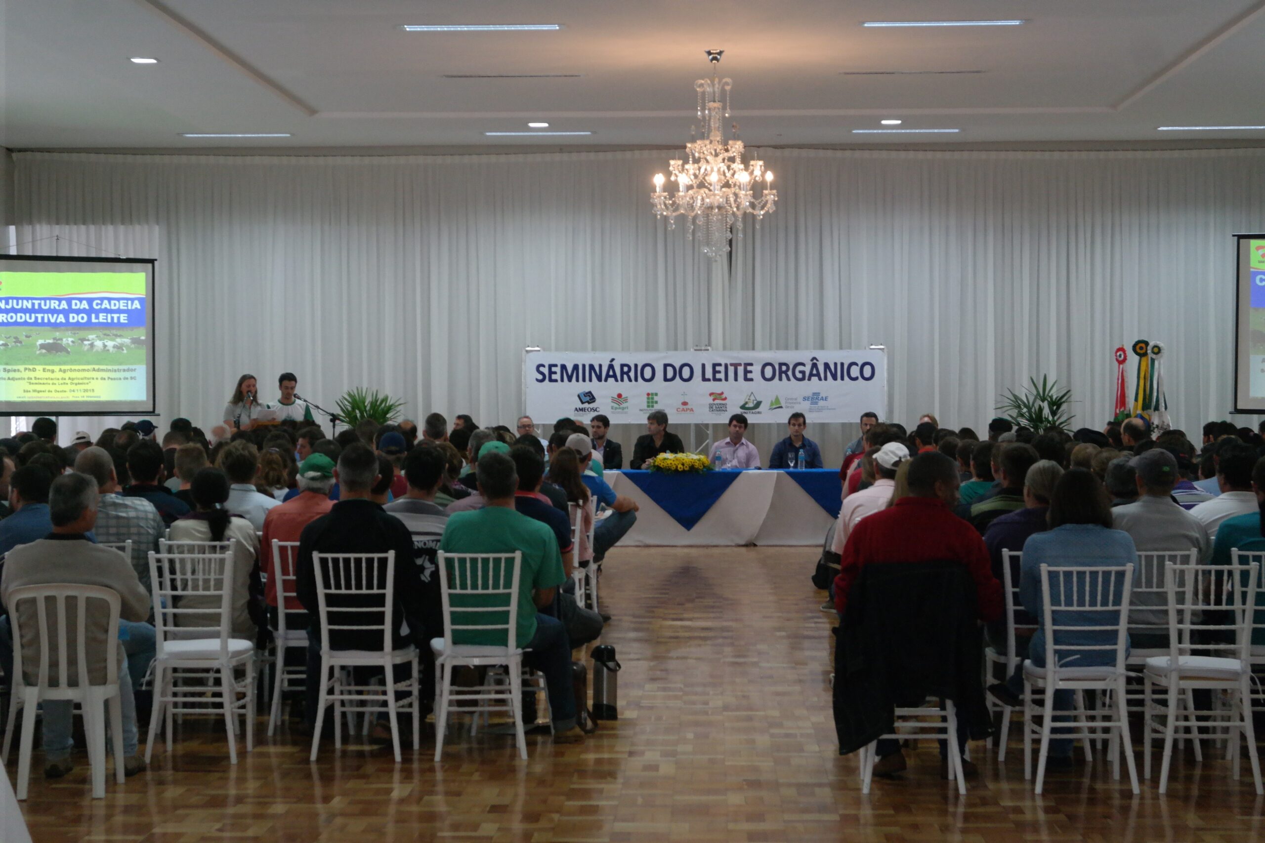 You are currently viewing Presidente da AMEOSC participa de Seminário do Leite Orgânico em São Miguel do Oeste