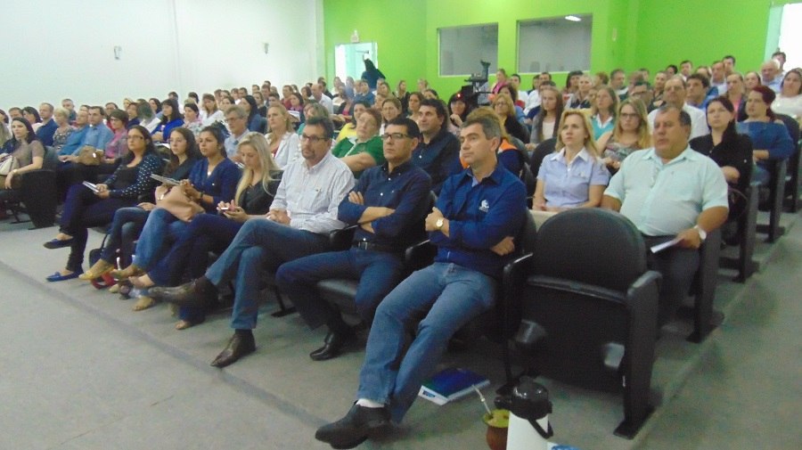 You are currently viewing SEMINÁRIO DE TROCA DE EXPERIÊNCIAS REUNE SERVIDORES DOS 19 MUNICÍPIOS DA AMEOSC EM SÃO MIGUEL DO OESTE