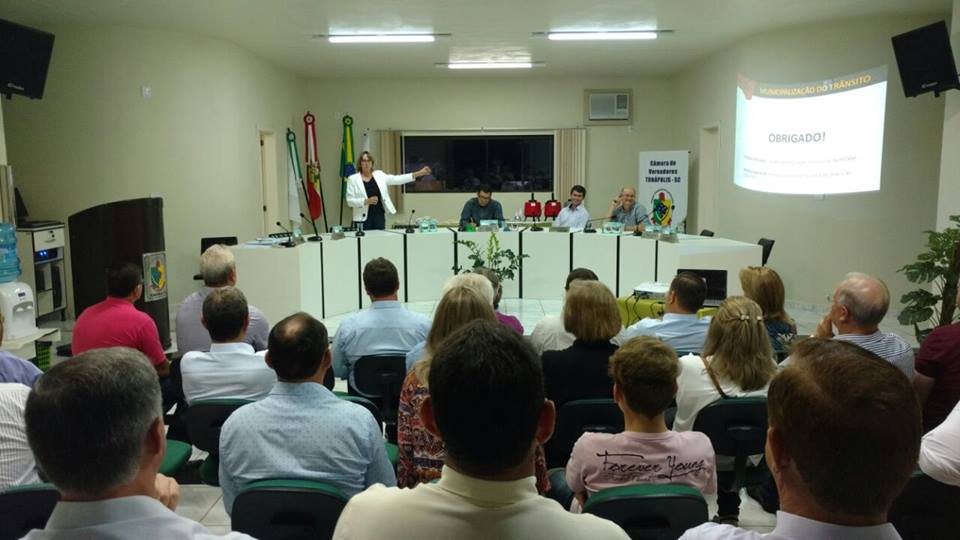 You are currently viewing PREFEITOS DA REGIÃO DA AMEOSC REALIZAM ASSEMBLEIA GERAL COM A PRESIDENTE DA FEDERAÇÃO CATARINENSE DE MUNICÍPIOS (FECAM) EM TUNÁPOLIS