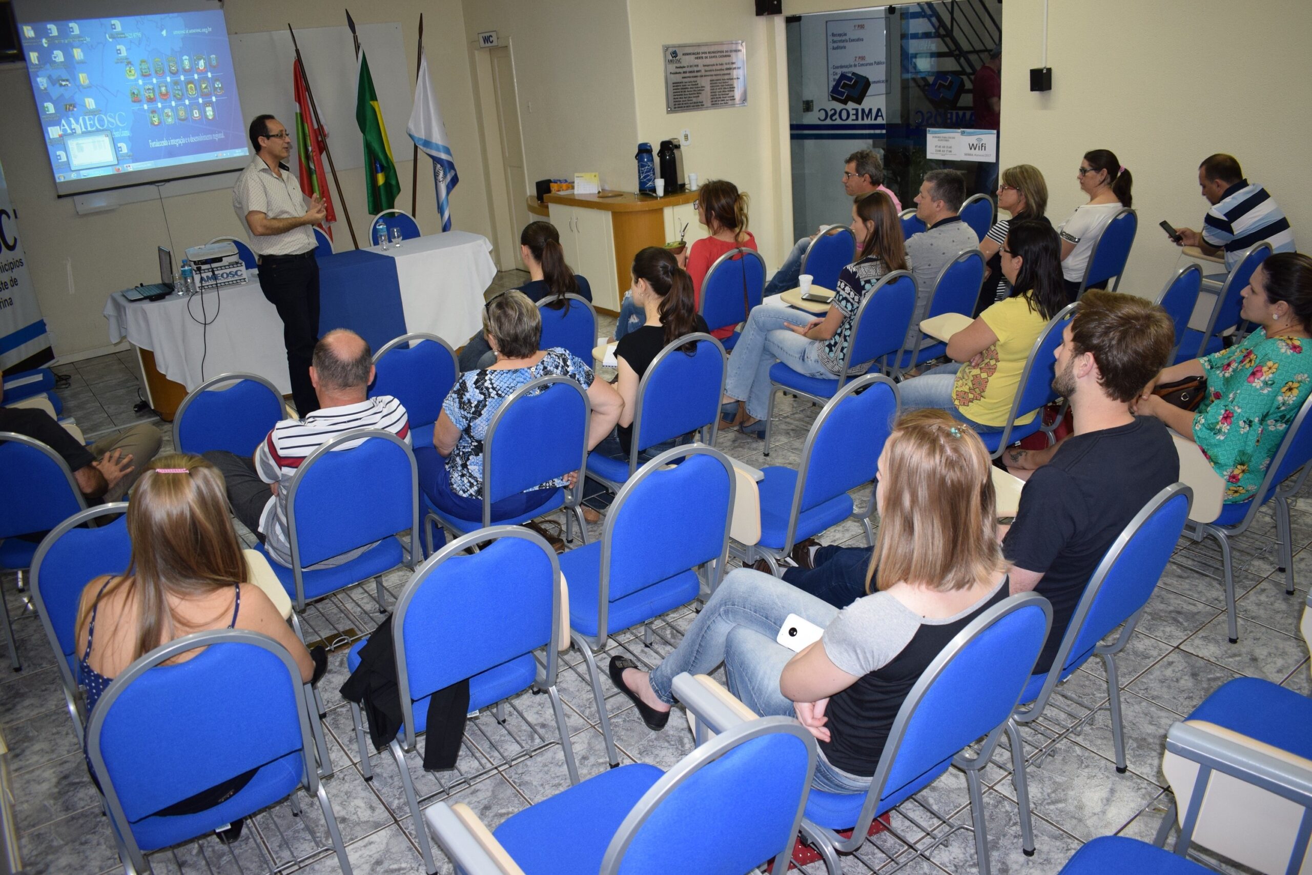 You are currently viewing Reunião do Colegiado de Recursos Humanos da AMEOSC