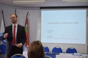 Read more about the article Servidores municipais participam de curso sobre sindicância e processo administrativo disciplinar