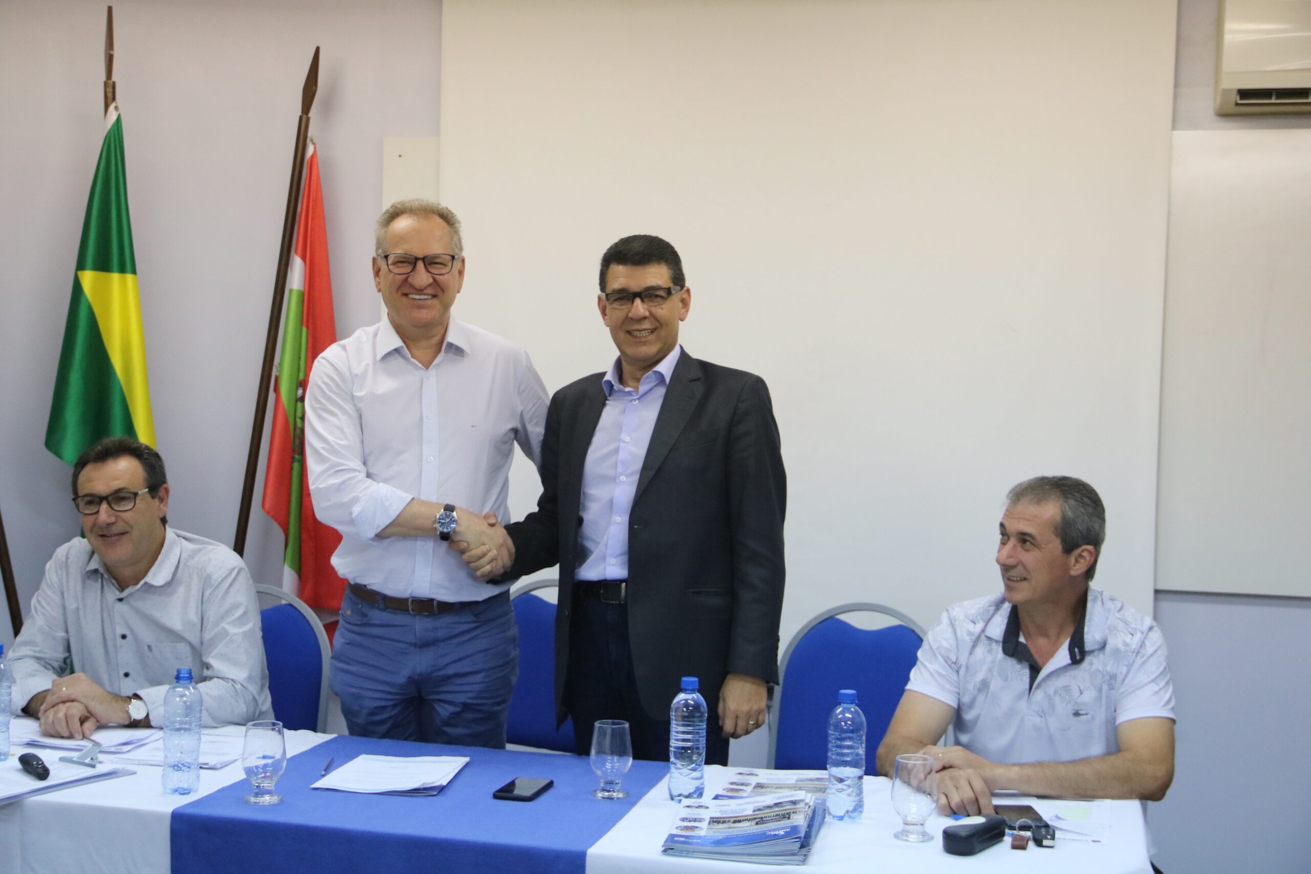 You are currently viewing Na última reunião do ano, Ameosc elege nova diretoria e lança edital de licitação da nova sede