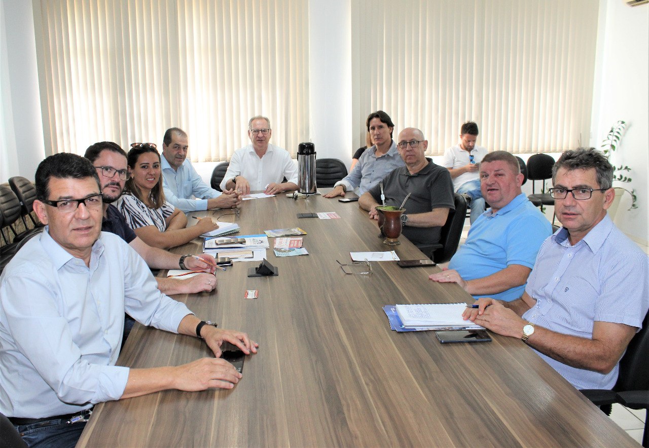 You are currently viewing Representantes da Ameosc e Amuceleiro discutem projeto de construção de ponte que deve ligar SC e RS, em Itapiranga