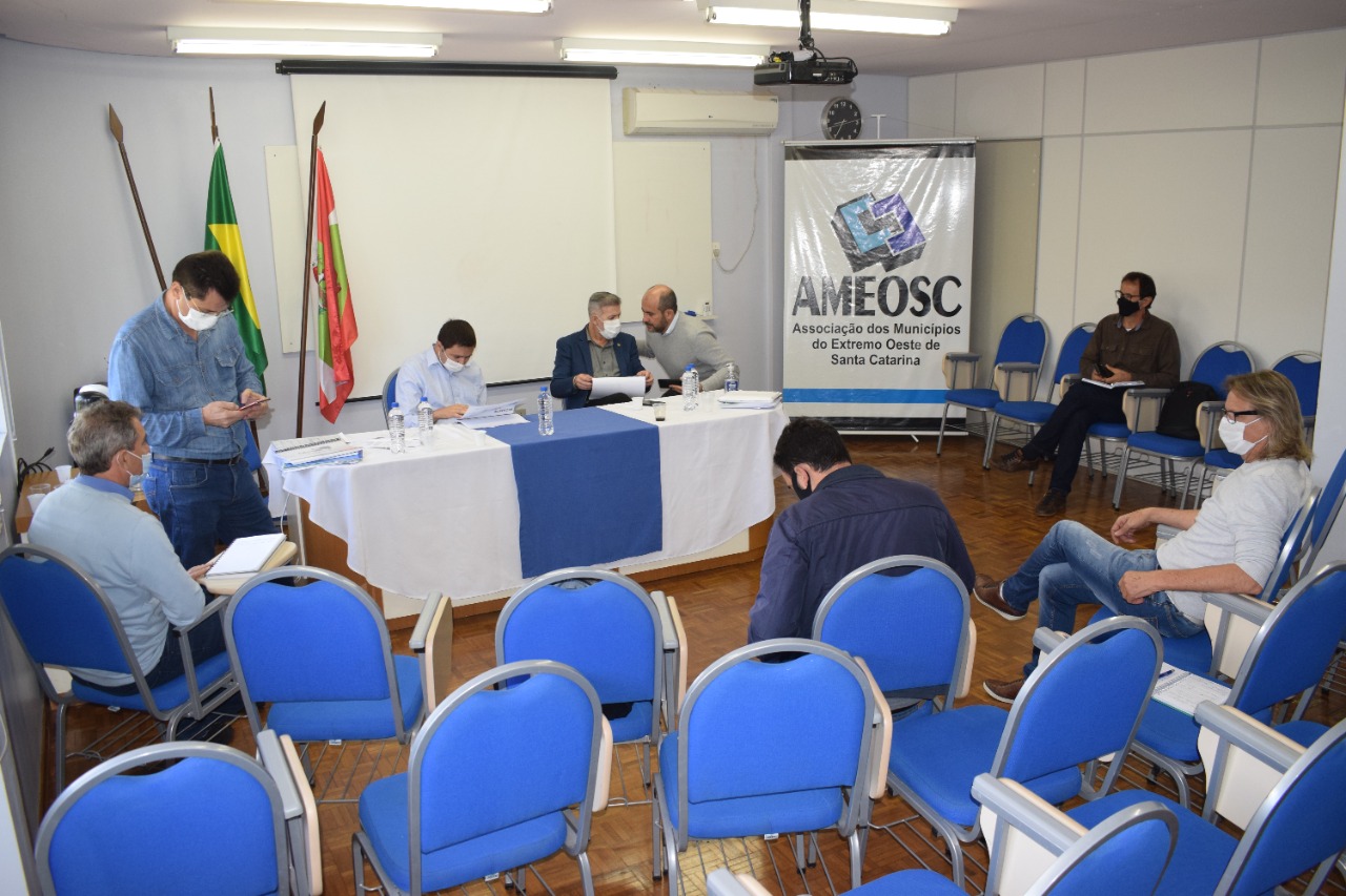 You are currently viewing Ameosc discute aquisição de vacinas com diretoria da Fecam e sinaliza falta de servidores no INSS em Assembleia de Prefeitos