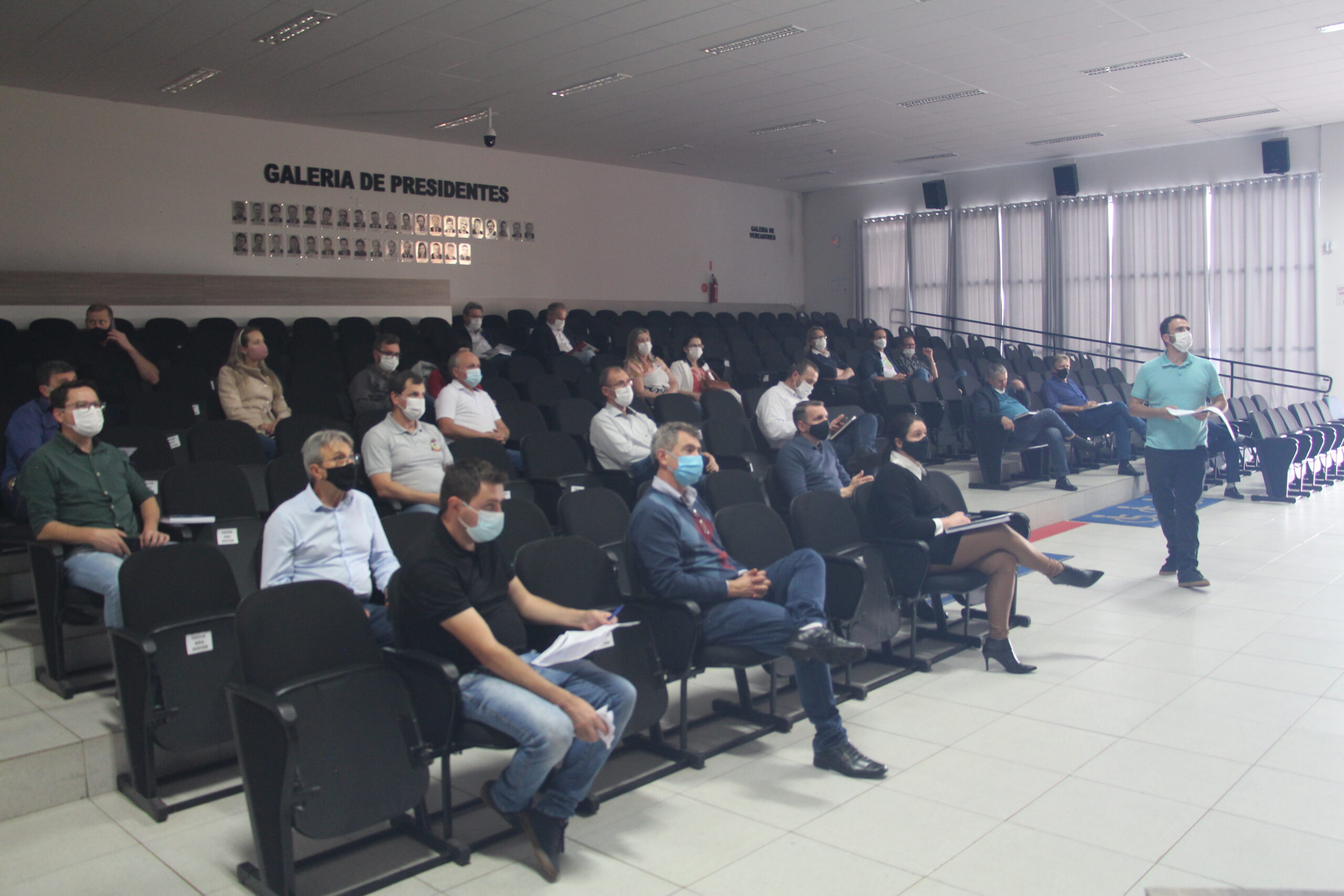 You are currently viewing Prefeitos da região se reúnem em Assembleia da Ameosc em São Miguel do Oeste