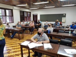 Read more about the article Colegiado de Agricultura da Ameosc discute demandas e assuntos de interesse do setor