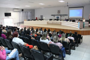 Read more about the article Profissionais da Assistência Social da região participam de reunião do Colegiado com a presença da assessora em Políticas Públicas da FECAM