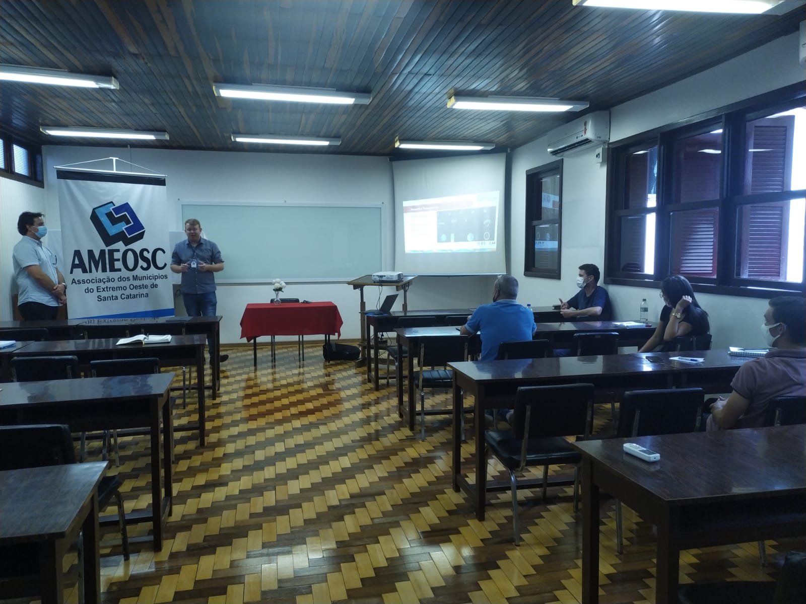 You are currently viewing Técnicos em TI da região da Ameosc participam de formação da Fecam sobre migração para novo portal