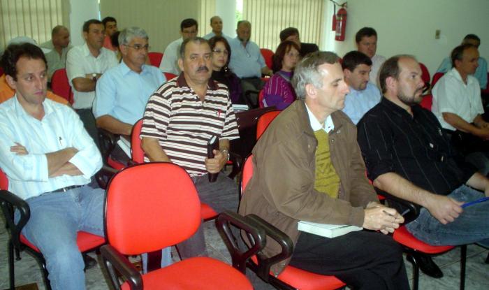 You are currently viewing Assembleia Geral da AMEOSC debate Consórcios Públicos