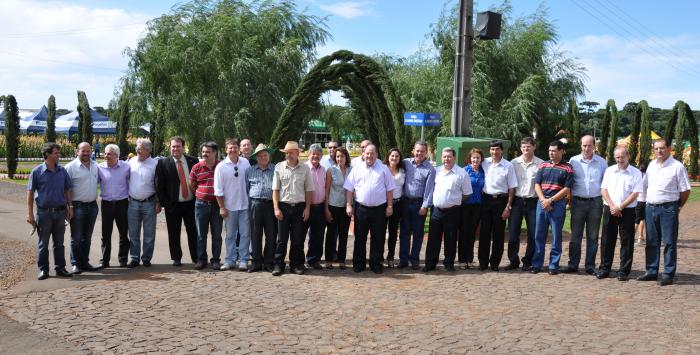 You are currently viewing Presidente da Ameosc Renato Broetto participa de abertura do Show Agrícola em Palma Sola