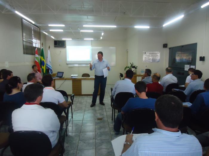 You are currently viewing Aconteceu nesta manhã reunião com prefeitos municipais da AMEOSC.