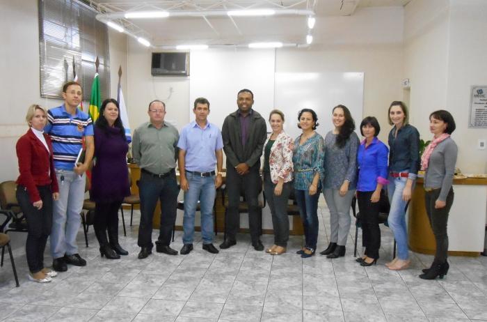 You are currently viewing Aconteceu na manha do dia 08 de maio reunião para a formação do Colegiado Regional da Cultura dos Municípios de abrangência da AMEOSC.