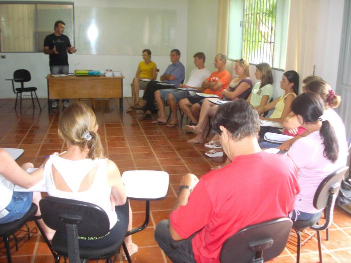 You are currently viewing Secretaria da Saúde de Iporã do Oeste realiza reunião com agentes