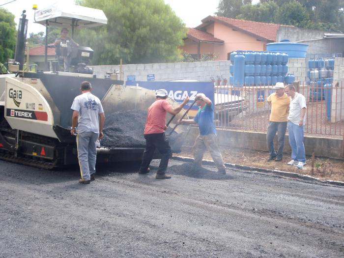 You are currently viewing Ruas são asfaltadas em Iporã do Oeste