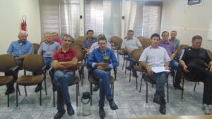 Read more about the article Prefeitos da AMEOSC realizam assembleia extraordinária para avaliação da greve dos Caminhoneiros