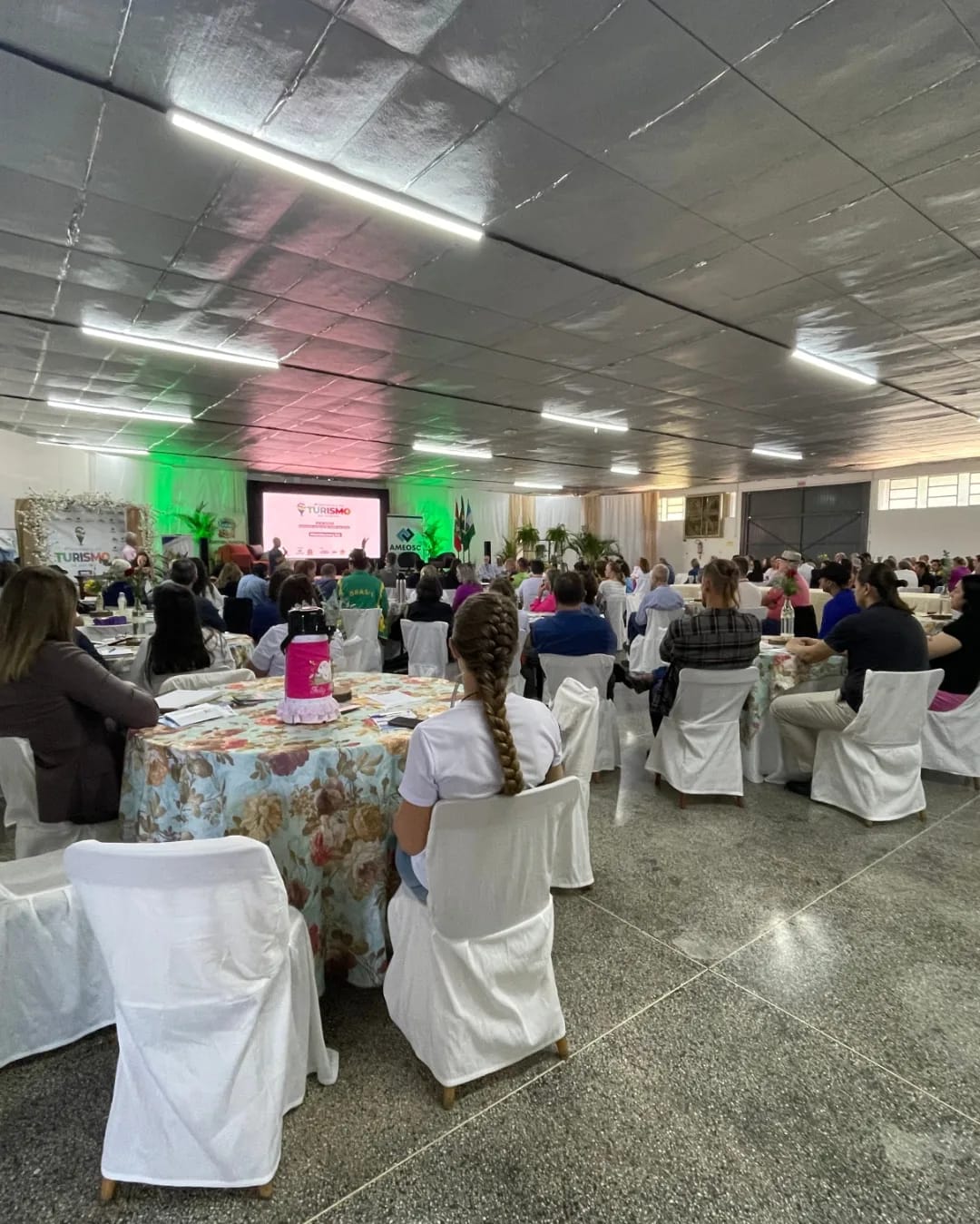 You are currently viewing 4º Seminário de Turismo da Ameosc reúne 200 pessoas para celebrar a diversidade e o desenvolvimento local