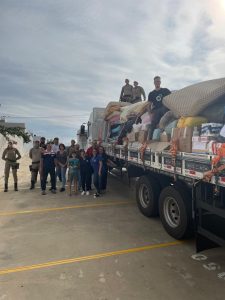 Read more about the article Solidariedade em ação: municípios associados da Ameosc enviam 44 caminhões e 4 aeronaves com donativos para ajudar os atingidos no Rio Grande do Sul